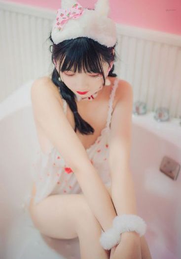 春潮浪漫海棠红
